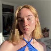 Soy una chica activa con ganas de dar clases a extrangeros.